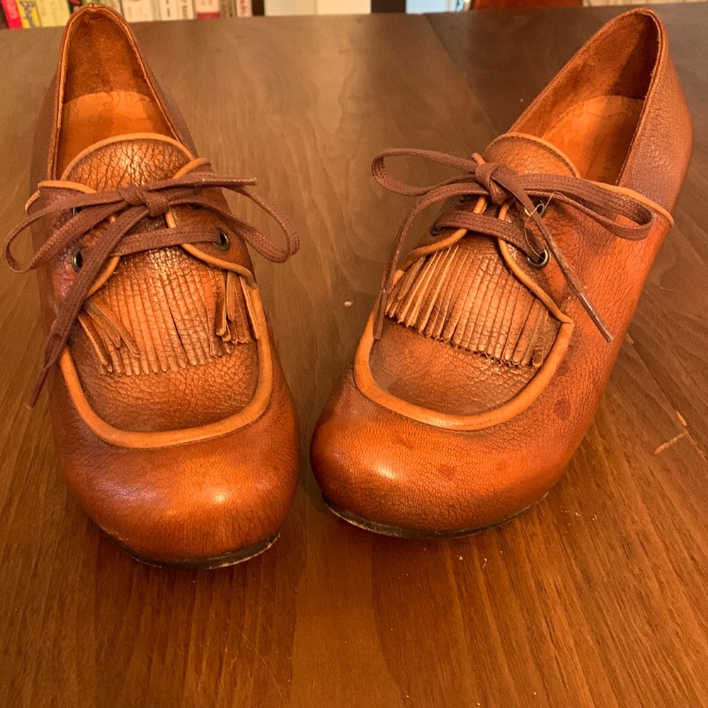Classy Chi Mihara Heeled Tie Oxfords !